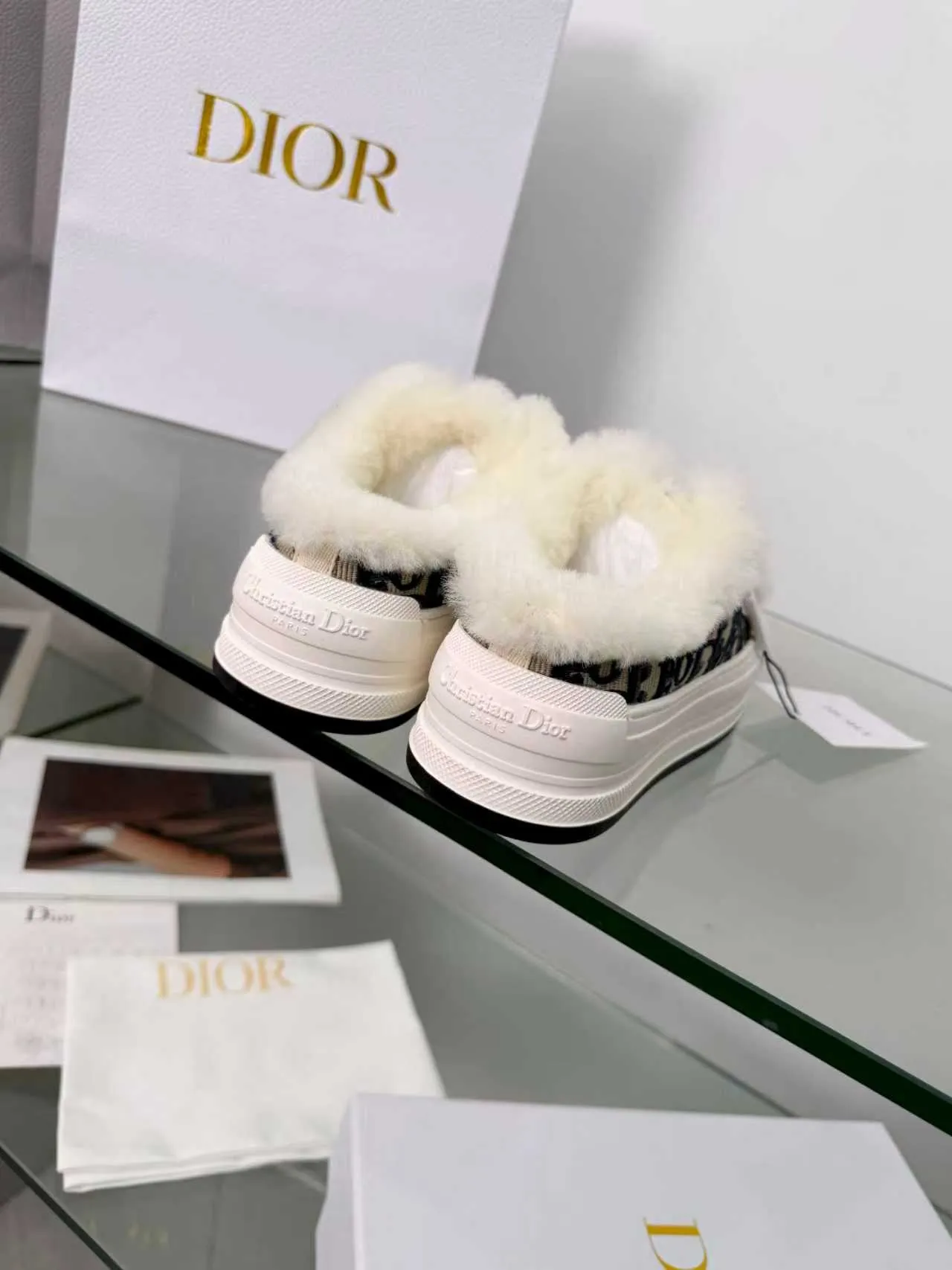 Men's men's shoes pP540! 𝐃𝐈𝐎𝐑 𝐖𝐚𝐥𝐤'𝐧 Dior Presbyopia Embroidery Wool Thick Sole Canvas Shoes Casual Sneakers (Half Flop) These Walk'n'Dior thick sole sneakers are a fashionable piece that elevates the collection. Oblique printed cotton embroidered upper with comfortable platform sole, tongue and Christian Dior Paris signature laces. Bottom thickness 4.5CM Size: Women's 35-41